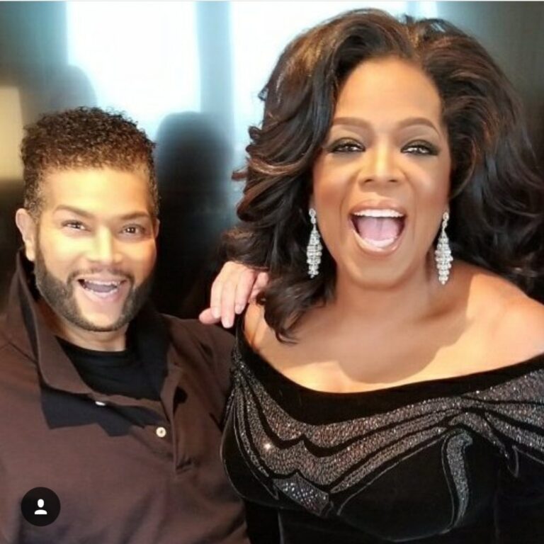 Read more about the article Celebrity Make Up Artist Derrick Rutledge Discusses His Career, Working With Michelle Obama And Oprah